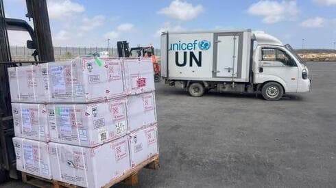 Camiones de ayuda llevan vacunas a la Franja de Gaza