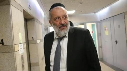 Aryeh Deri, al final de la reunión. 