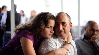 Shira Banki y su padre Uri. 