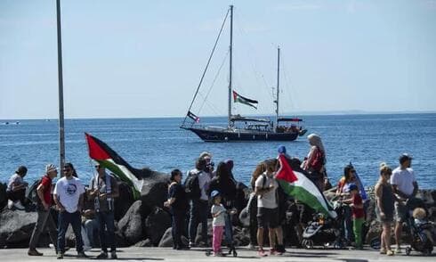 Momento en que la flotilla zarpa hacia Gaza. 
