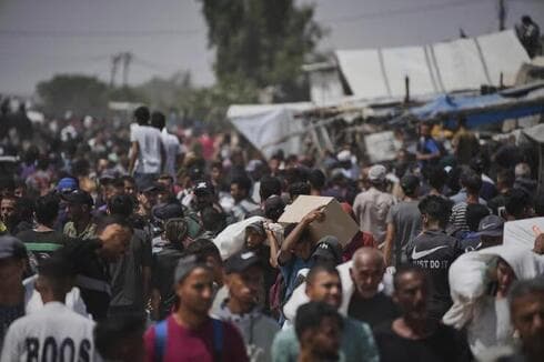 Distribución de ayuda humanitaria en Rafah. 
