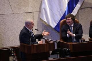 Benjamín Netanyahu y Javier Milei, en la Knesset. 