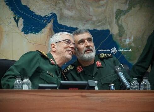 El comandante de la Guardia Revolucionaria y el jefe del Estado Mayor, en el ataque iraní de octubre pasado. Uno fue asesinado, el otro probablemente también 