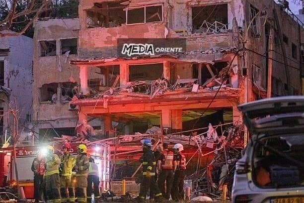 Daños causados por la explosión de un misil iraní en territorio israelí. (Gentileza Media Oriente) Daños causados por la explosión de un misil iraní en territorio israelí.