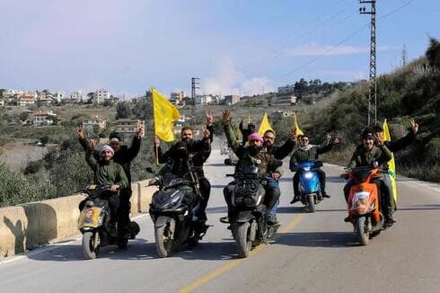 Milicianos de Hezbolá, cerca de la frontera israelí en enero de este año. Hoy Hezbolá lucha por su supervivencia política. (AFP) Milicianos de Hezbolá, cerca de la frontera israelí en enero de este año. Hoy Hezbolá lucha por su supervivencia política.