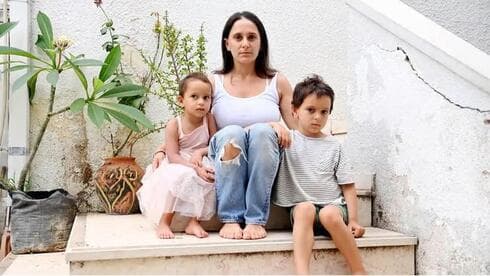 Talia Haim y sus hijos. 