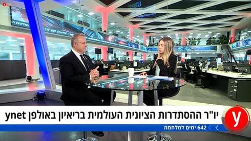 Yaakov Hagoel, entrevistado en los estudios de Ynet. 