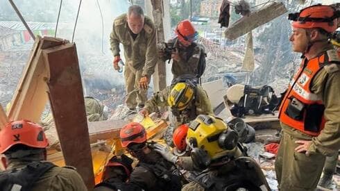 Fuerzas del Comando del Frente Interno operando en el lugar del accidente en Rehovot. (FDI) Fuerzas del Comando del Frente Interno operando en el lugar del accidente en Rehovot.
