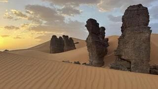 Formaciones rocosas en el desierto del Sahara, cerca de Argelia. 