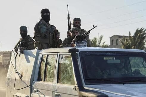 Las fuerzas de Al-Shara en la provincia de Sweida, el bastión druso en Siria. (Ghaith Alsayed, AP) Las fuerzas de Al-Shara en la provincia de Sweida, el bastión druso en Siria.
