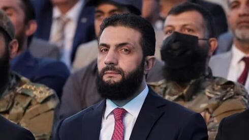 Ahmed al-Shara, presidente de Siria. Hace poco se quitó el uniforme jihadista y se puso el traje. (Reuters) Ahmed al-Shara, presidente de Siria.