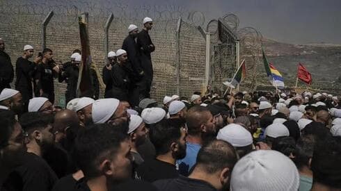 Drusos israelíes intentando cruzar la frontera hacia Siria. 