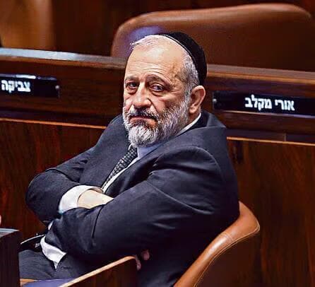 Arye Deri seguirá en el gabinete. 