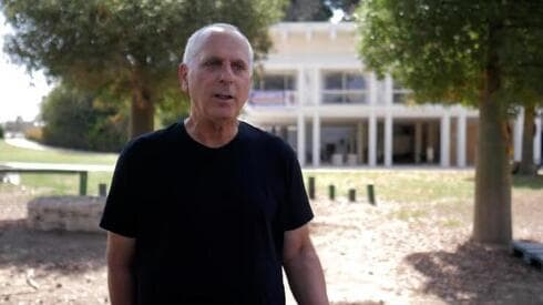 Ilan Morag. "¿Por qué Nahal Oz? Porque había un letrero en la plaza de que estaban buscando absorber nuevos miembros". (Ynet) Ilan Morag. "¿Por qué Nahal Oz? Porque había un letrero en la plaza de que estaban buscando absorber nuevos miembros".