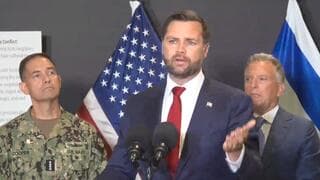 Conferencia de prensa de J.D. Vance, vicepresidente de Estados Unidos. Detrás, Steve Witkoff. 