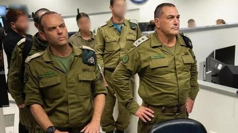 Shlomi Binder, jefe de Inteligencia Militar, y Eyal Zamir, jefe de Estado Mayor. 