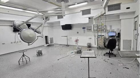 Los quirófanos también resultaron destruidos. (Meir Even Haim) Los quirófanos también resultaron destruidos.