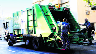 משאית זבל בחולון. בקרוב יהיו "מיני משאיות"
