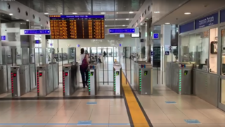 תחנת הקוממיות בבת ים. אין צפיפות ברציפים