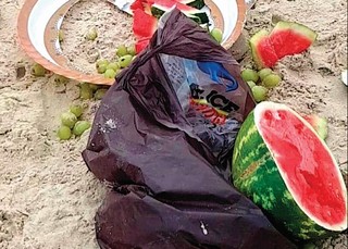 הזוהמה שהותירו מבלים בחוף ראשון