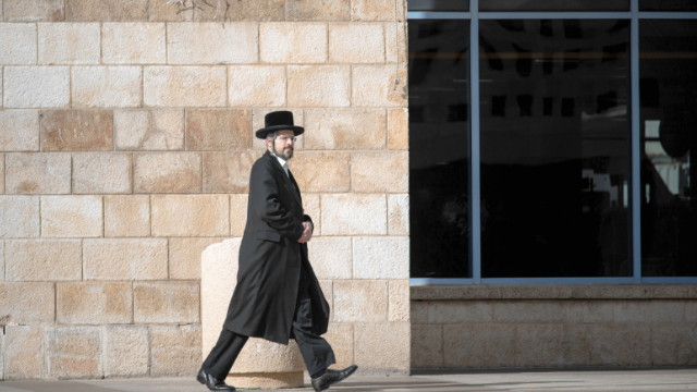 הרב נתן קרמר מגיע השבוע לעירייה