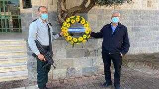 סא"ל אברהם מרציאנו עם ראש העיר ז'קי לוי