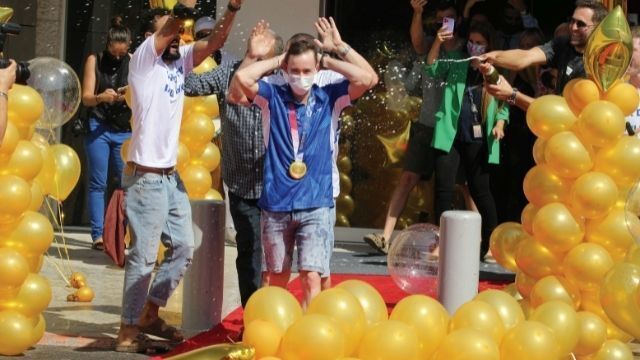 האלוף נוחת בישראל, ביום שלישי 