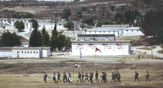 טירונים בדרך למטווחים, סנור 1990