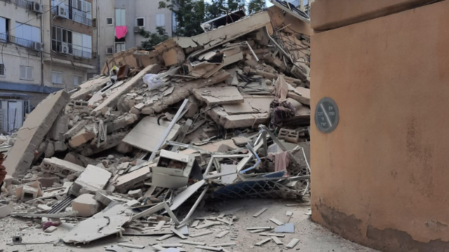 הבניין ברחוב סרלין לאחר הקריסה