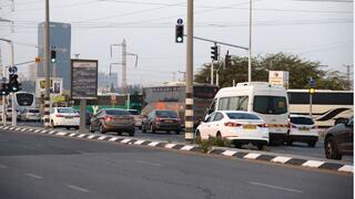 נפח תנועה גדול. צומת עמק שרה