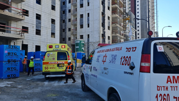 נפילת עובד באתר בנייה