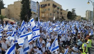 צעדת הדגלים עוברת ברחוב המלך ג׳ורג׳