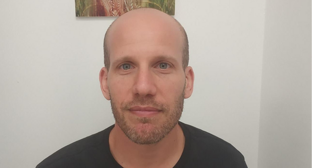 אלון קדם. נרגש