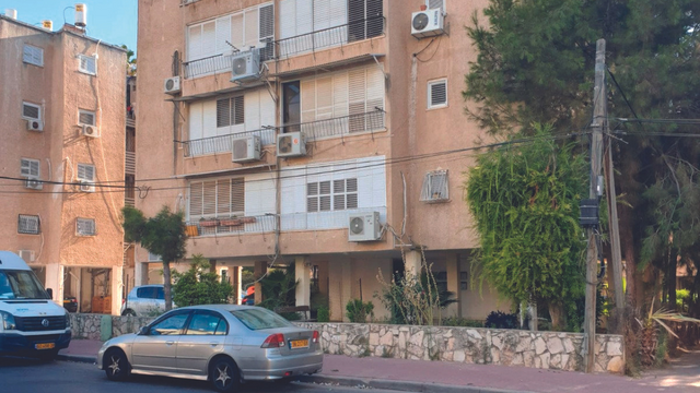 נווה מרמורק. בניינים ישנים במצב פיזי ירוד