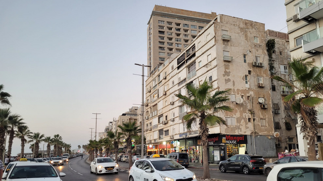 דרך בן גוריון, טיילת בת ים