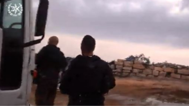 השוטרים פשטו על המתחם