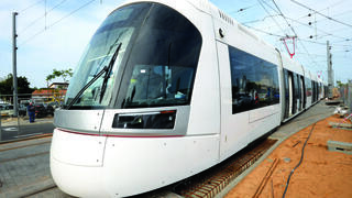 "לא שפוי". הרכבת הקלה בבת ים  