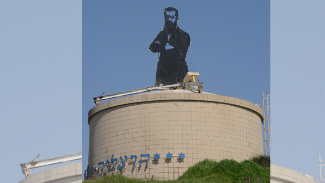 פסל הרצל בצומת הסירה