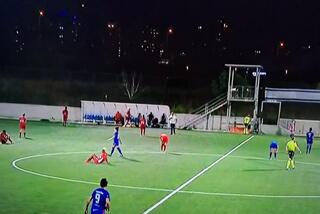 שחקניות ב"ש (באדום) מאוכזבות אחרי המשחק