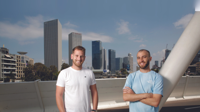 שורץ (משמאל) וכץ. "ההנאה הכי גדולה שלנו היא לשבת על כוס בירה, כמו חברים טובים, מול חוף הים" 