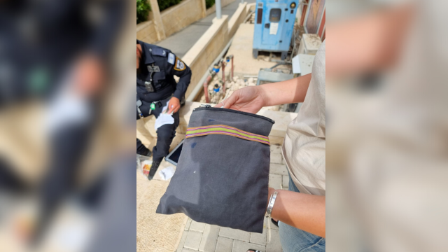 התיק עם השטרות