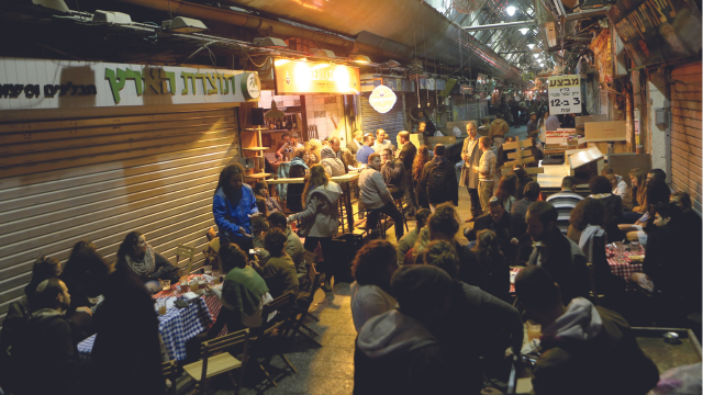 שוק מחנה יהודה בלילה