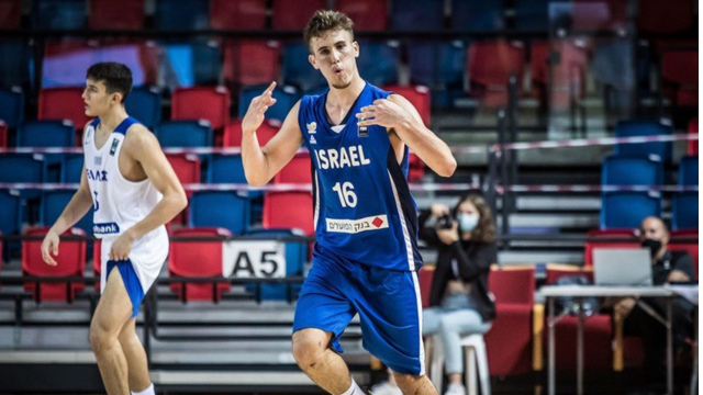 ציפר במדי הנבחרת. אחד השחקנים המובילים