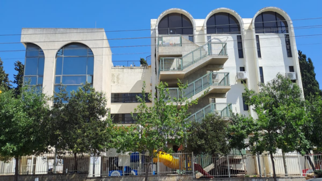 מרכז בקשיים בנווה שאנן