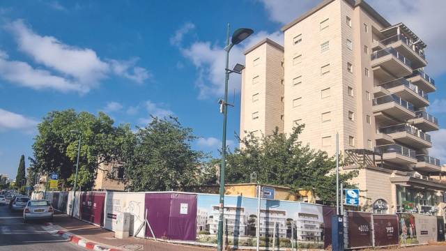 הגדלה משמעותית של צפיפות הבנייה. פינת הרחובות סוקולוב־המגינים צילום: גיל נחושתן