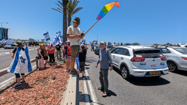 חסימת כביש החוף