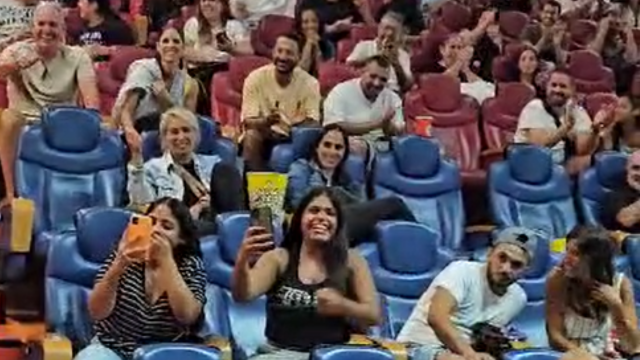 הצופים בסרט "ההילולה" בסינמה סיטי נתניה