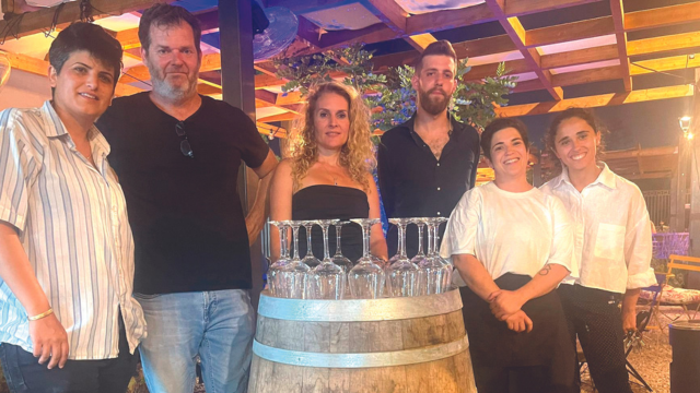 חברי צוות ההפקה. עמלו כדי שכולם ייהנו