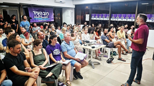 הכוח יהיה בידיים של החברים. האסיפה בעיר התחתית