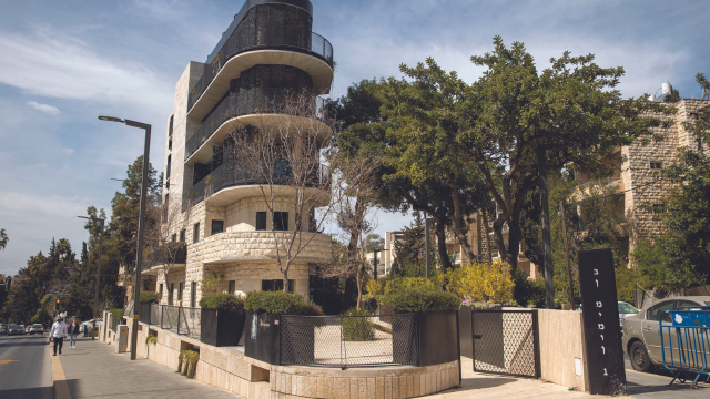 הפתיחה בעוד כמה חודשים. הנכס שבו ייפתח הקפה, רחוב בן מיימון
